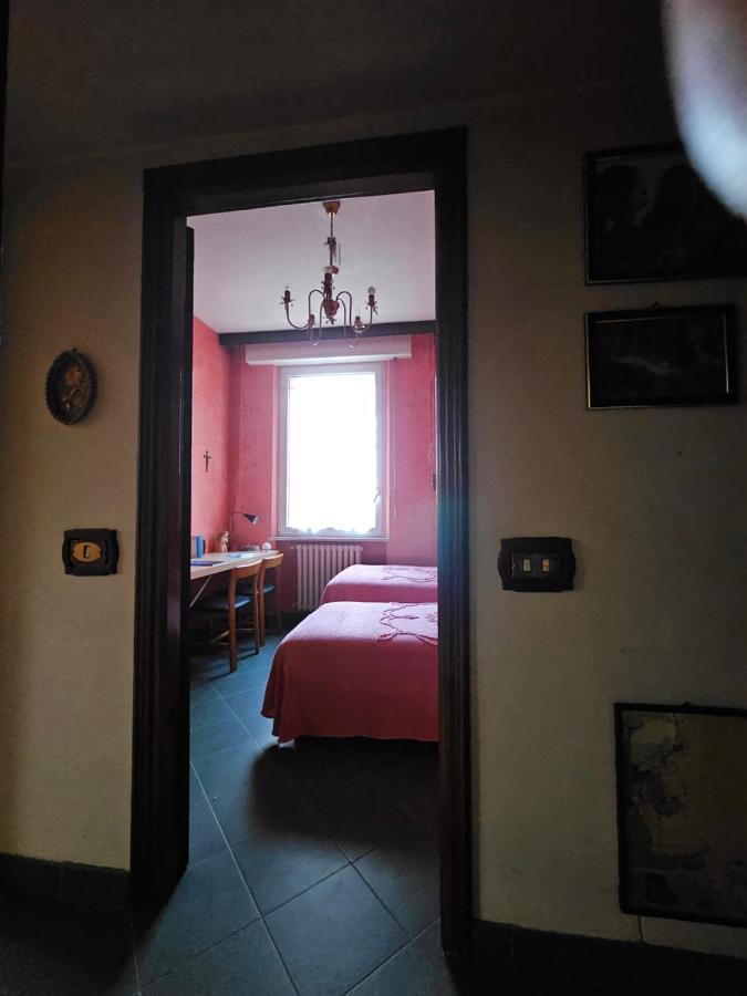 Casa Vincenzo 130 Mq Con Portico Ed Ingresso Esclusivo Dal Giardino Vila Felino Exterior foto