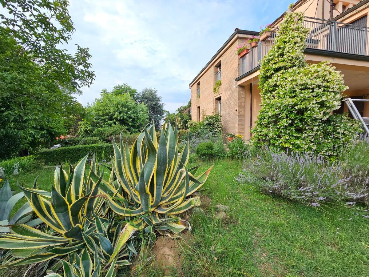 Casa Vincenzo 130 Mq Con Portico Ed Ingresso Esclusivo Dal Giardino Vila Felino Exterior foto